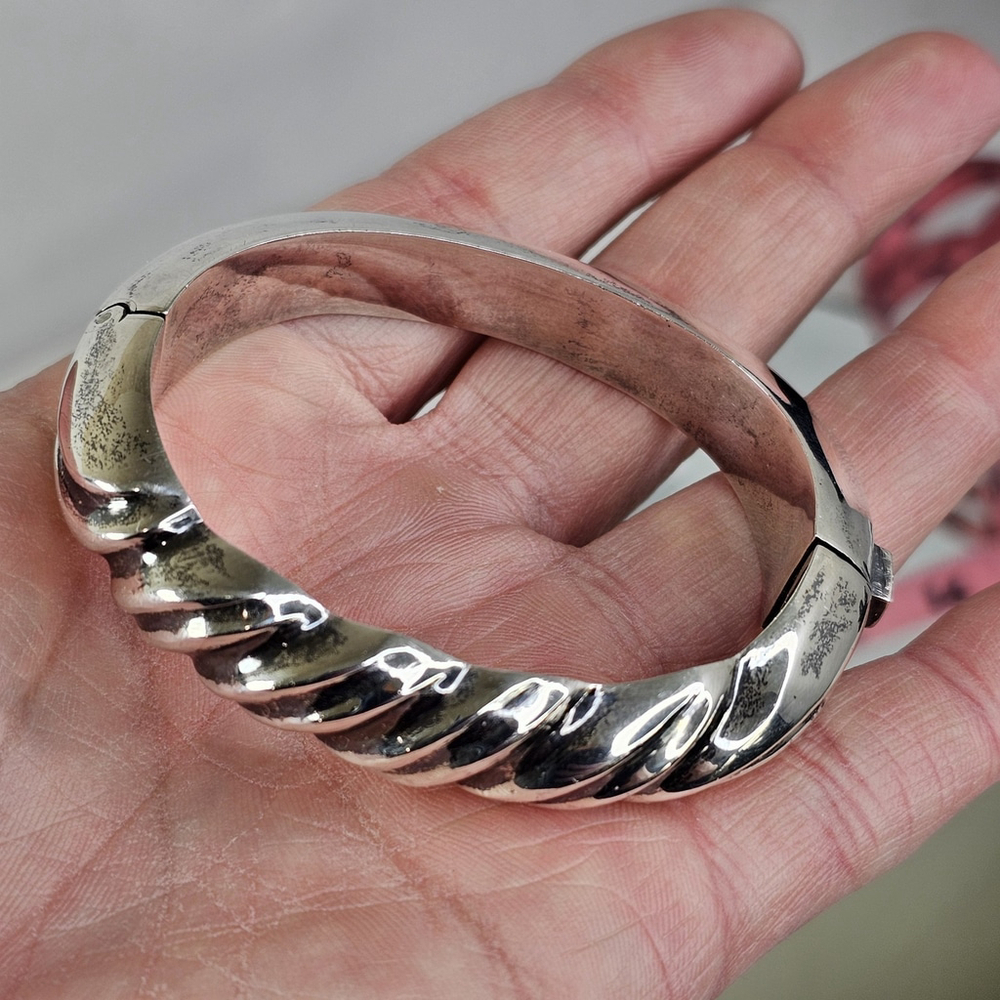 Sterling Silver Bangle Bracelet 41g With Nice Clasp Lock. High Quality. 925